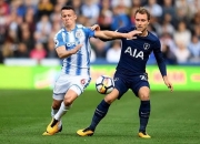 包含哈德斯菲尔德主场击败博尔顿，喜迎胜利的词条