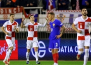 开云下载-佛罗伦萨前锋头槌破门，帮助球队击败对手