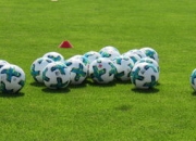 开云体育-恩菲尔德调整后防线，迎战欧洲豪门难度加大