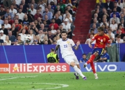 开云下载-精准射门！女足运动员遥远击中球门，好球尽数的简单介绍