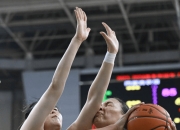 开云官网-CBA球员在赛后庆祝胜利情绪高昂