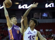 开云体育官网-马刺完胜步行者，张镇麟带队取胜的简单介绍