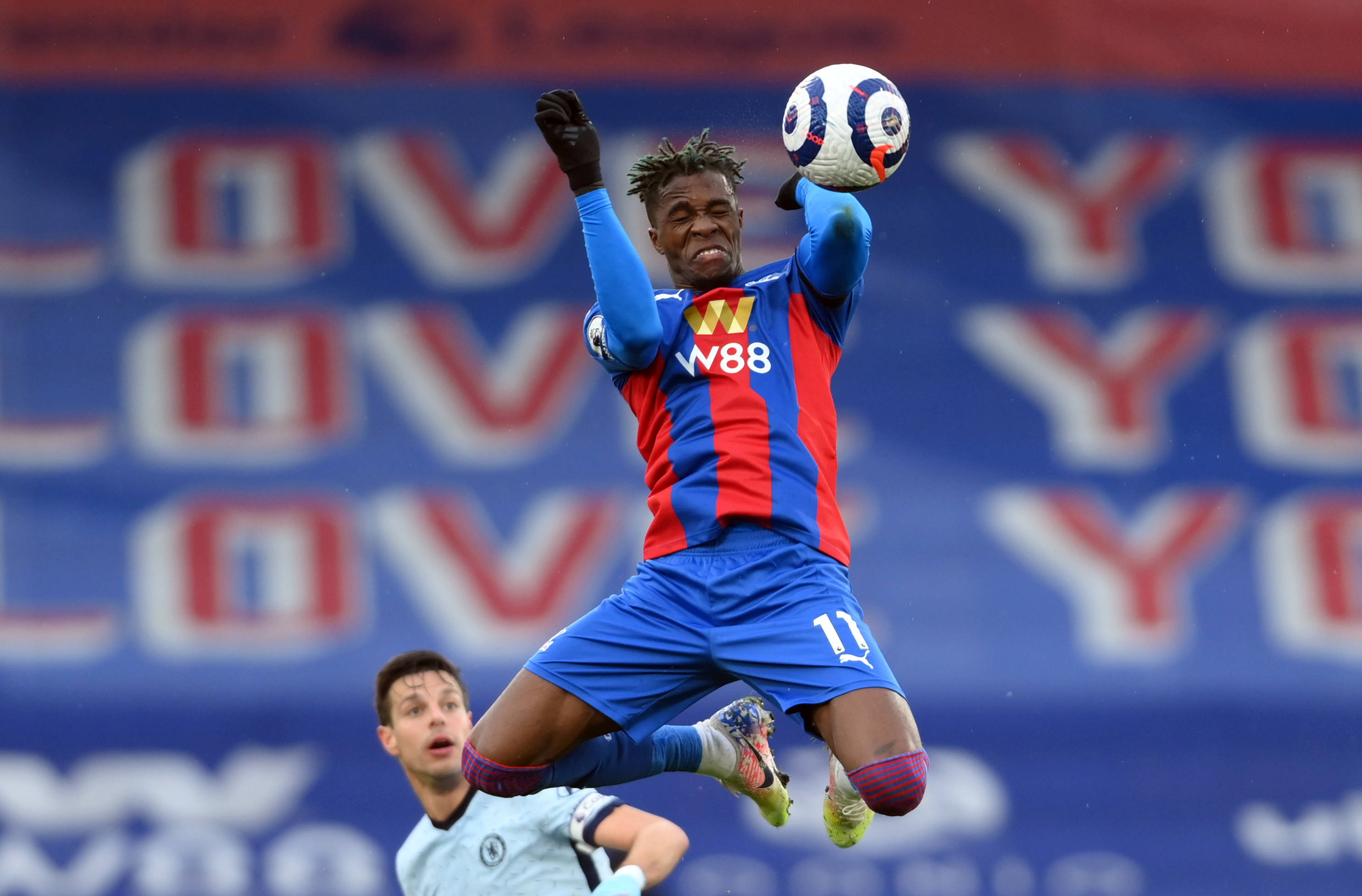 包含英超联赛激烈角逐,顶级球队实力不俗的词条 包含英超联赛激烈角逐,顶级球队实力不俗的词条