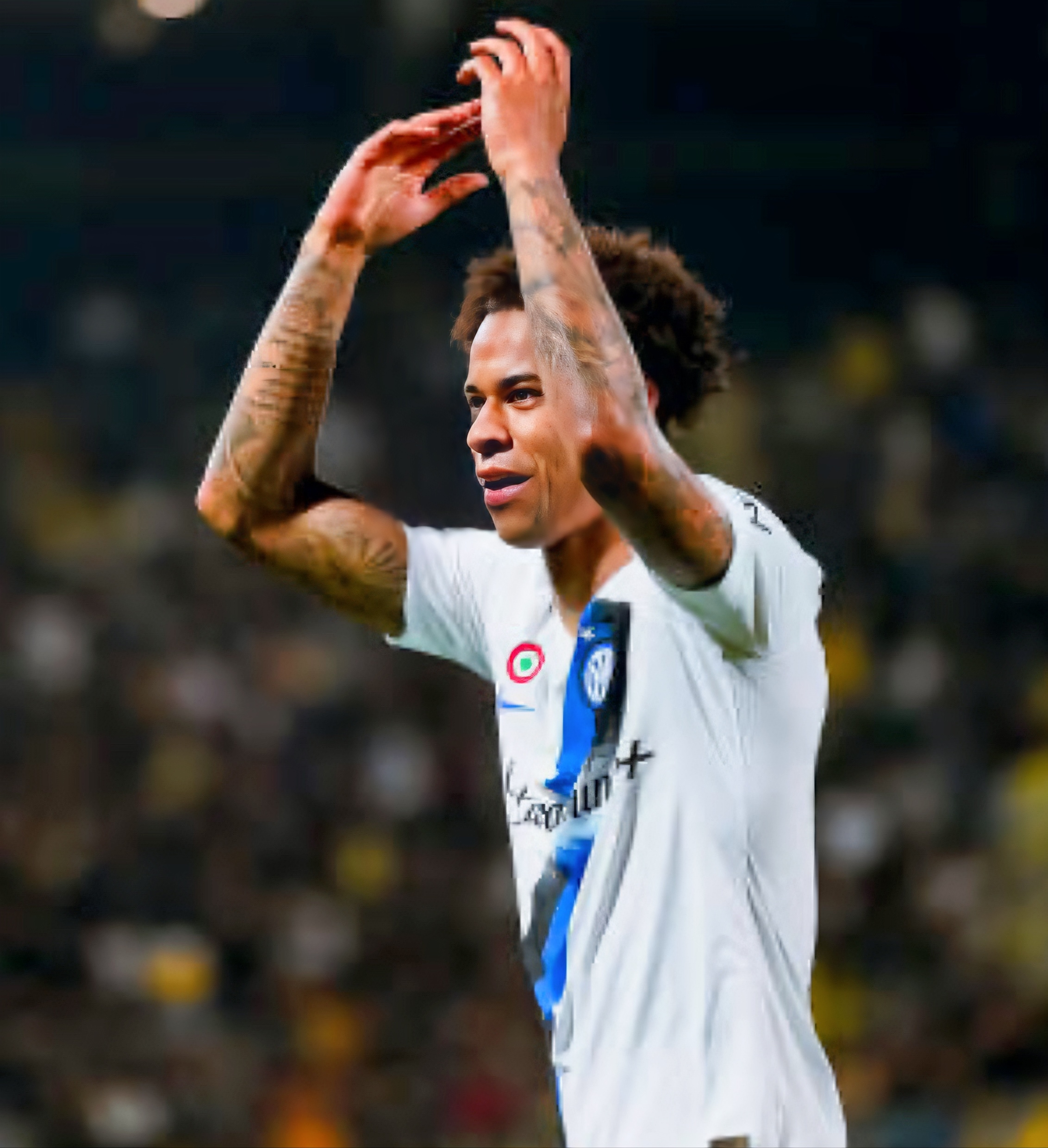 加拿大足球明星在国际比赛中表现出色 加拿大足球明星在国际比赛中表现出色