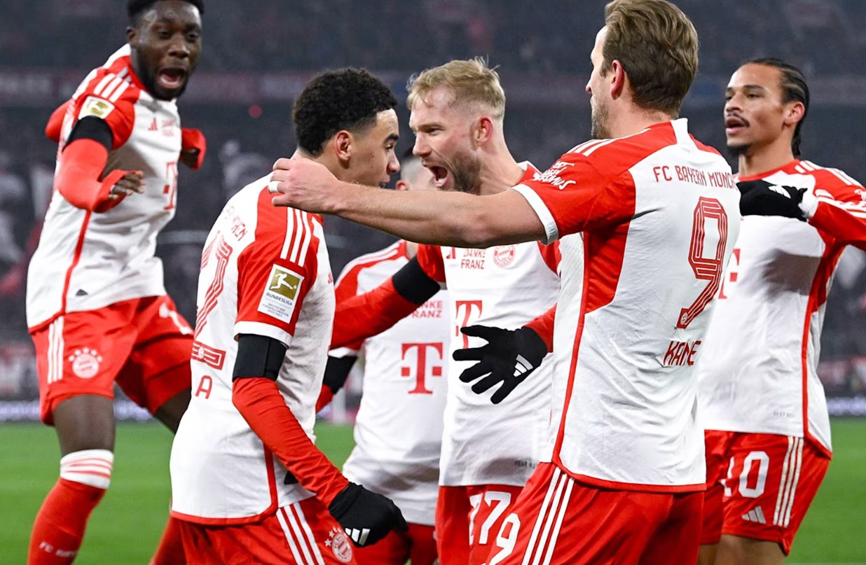 拜仁慕尼黑中场策应队友破门,德甲冠军卫冕在望的简单介绍 拜仁慕尼黑中场策应队友破门,德甲冠军卫冕在望的简单介绍