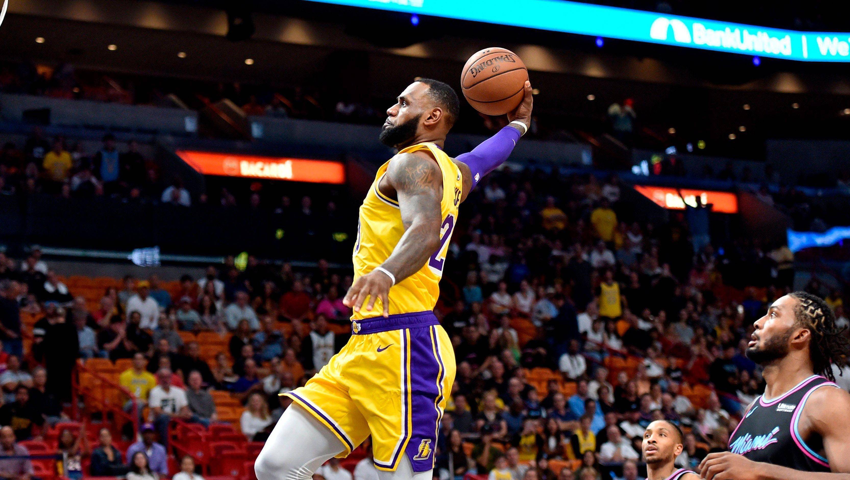 篮球巨星频频刷新纪录,精彩瞬间让人惊艳!的简单介绍 篮球巨星频频刷新纪录,精彩瞬间让人惊艳!的简单介绍