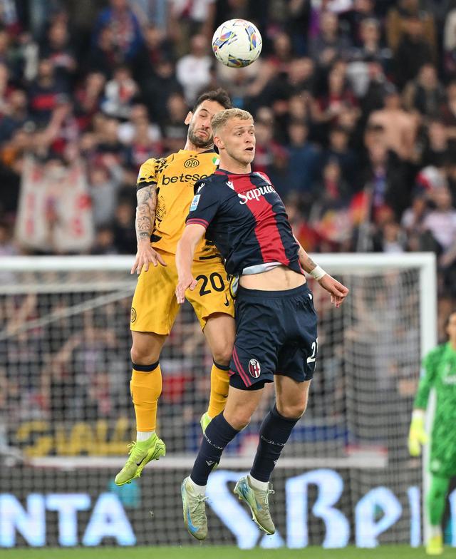 包含克洛泽梅开二度,带领博洛尼亚豪取胜利的词条 包含克洛泽梅开二度,带领博洛尼亚豪取胜利的词条