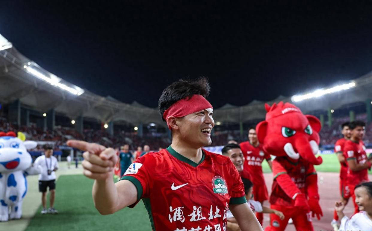 关于球员表现出色,帮助球队取得关键胜利的信息 关于球员表现出色,帮助球队取得关键胜利的信息