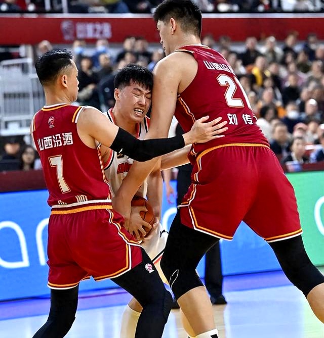 西班牙篮球联赛:马德里白衣军团持续领跑积分榜的简单介绍 西班牙篮球联赛:马德里白衣军团持续领跑积分榜的简单介绍