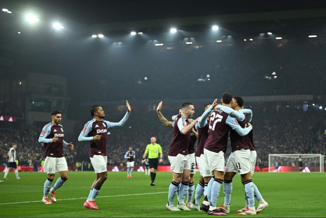 热刺阵容整体发挥稳定，控制比赛节奏