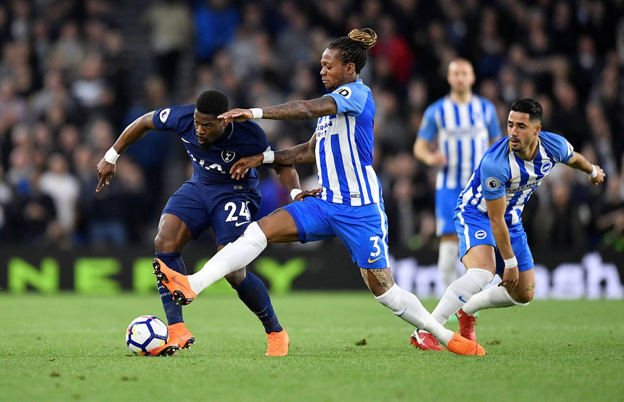 热刺阵容整体发挥稳定，控制比赛节奏