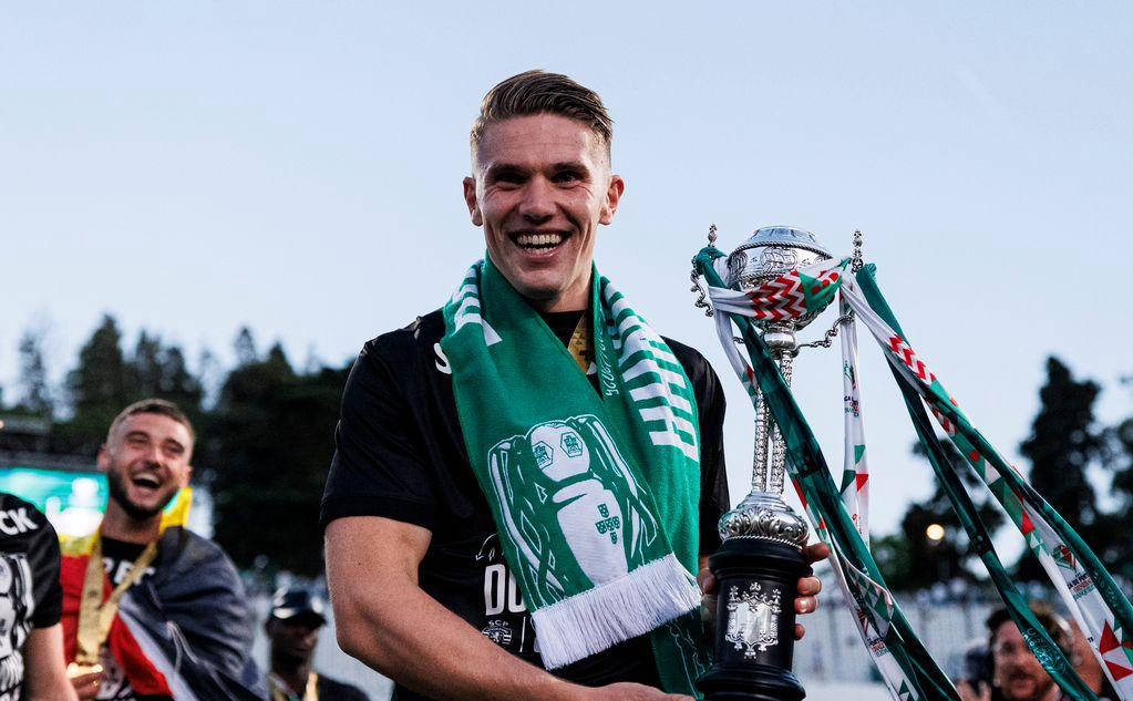 瑞典球员在比赛中展现出色技术 瑞典球员在比赛中展现出色技术