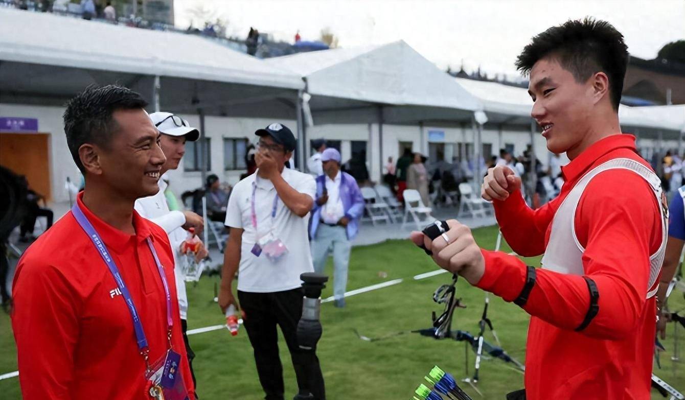 埃及射箭选手夺得男子团体冠军 埃及射箭选手夺得男子团体冠军