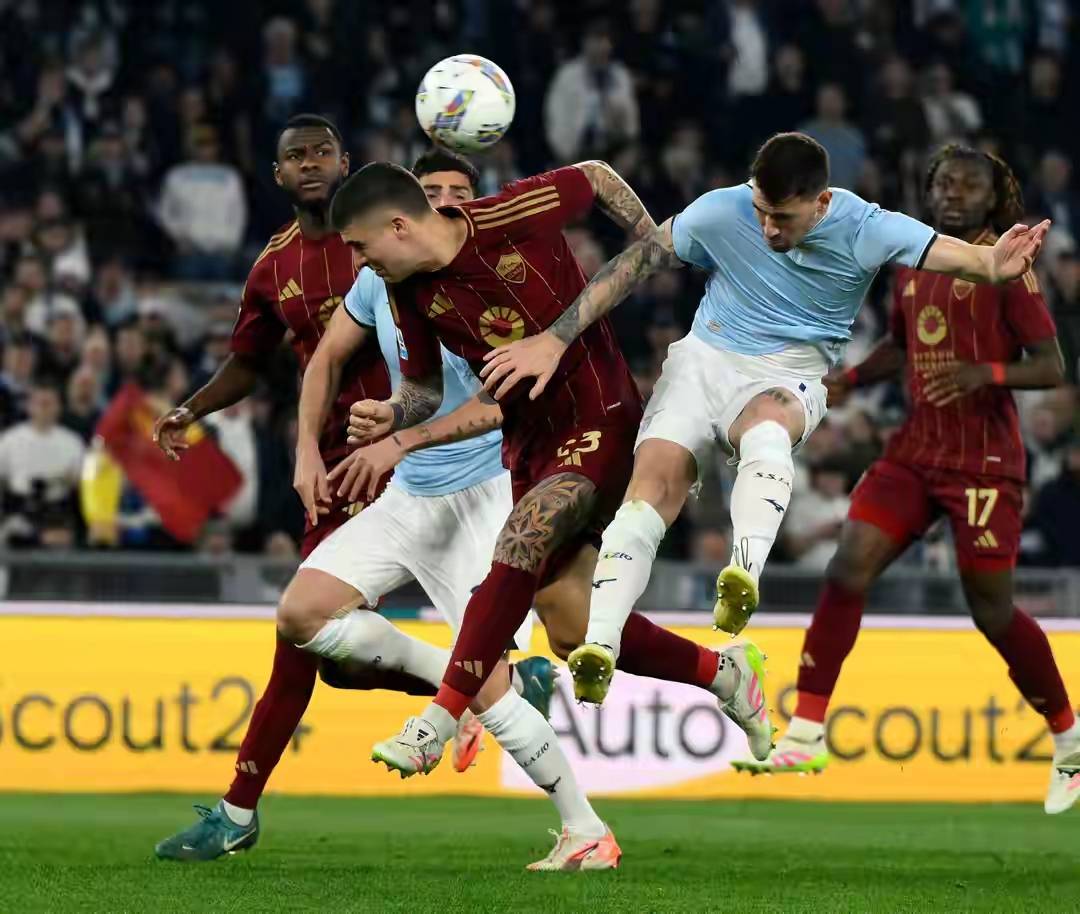 国米完胜卡利亚里,稳坐榜首 国米完胜卡利亚里,稳坐榜首