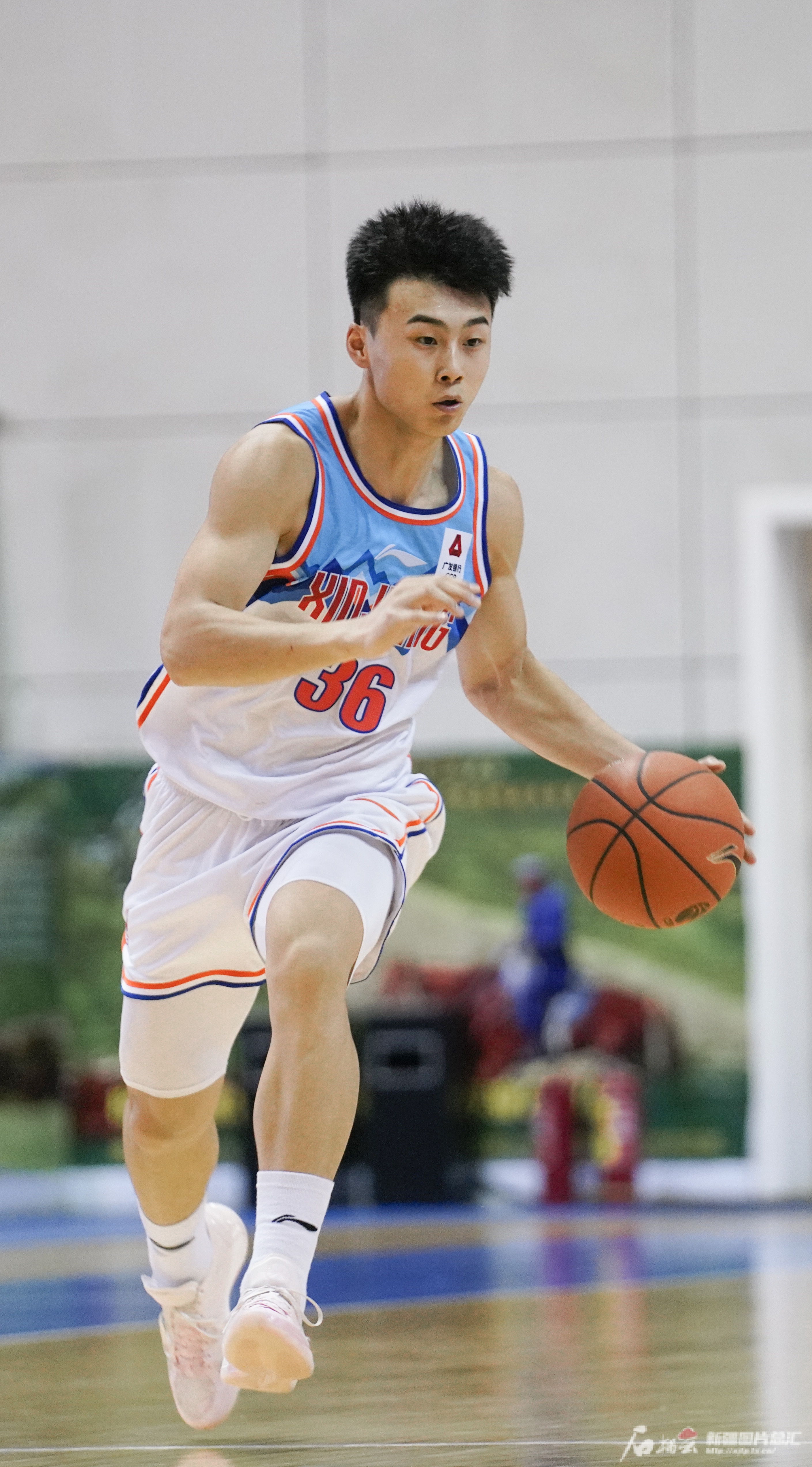 新疆男篮在比赛中展现出强大的快攻战术,赢得胜利的简单介绍 新疆男篮在比赛中展现出强大的快攻战术,赢得胜利的简单介绍