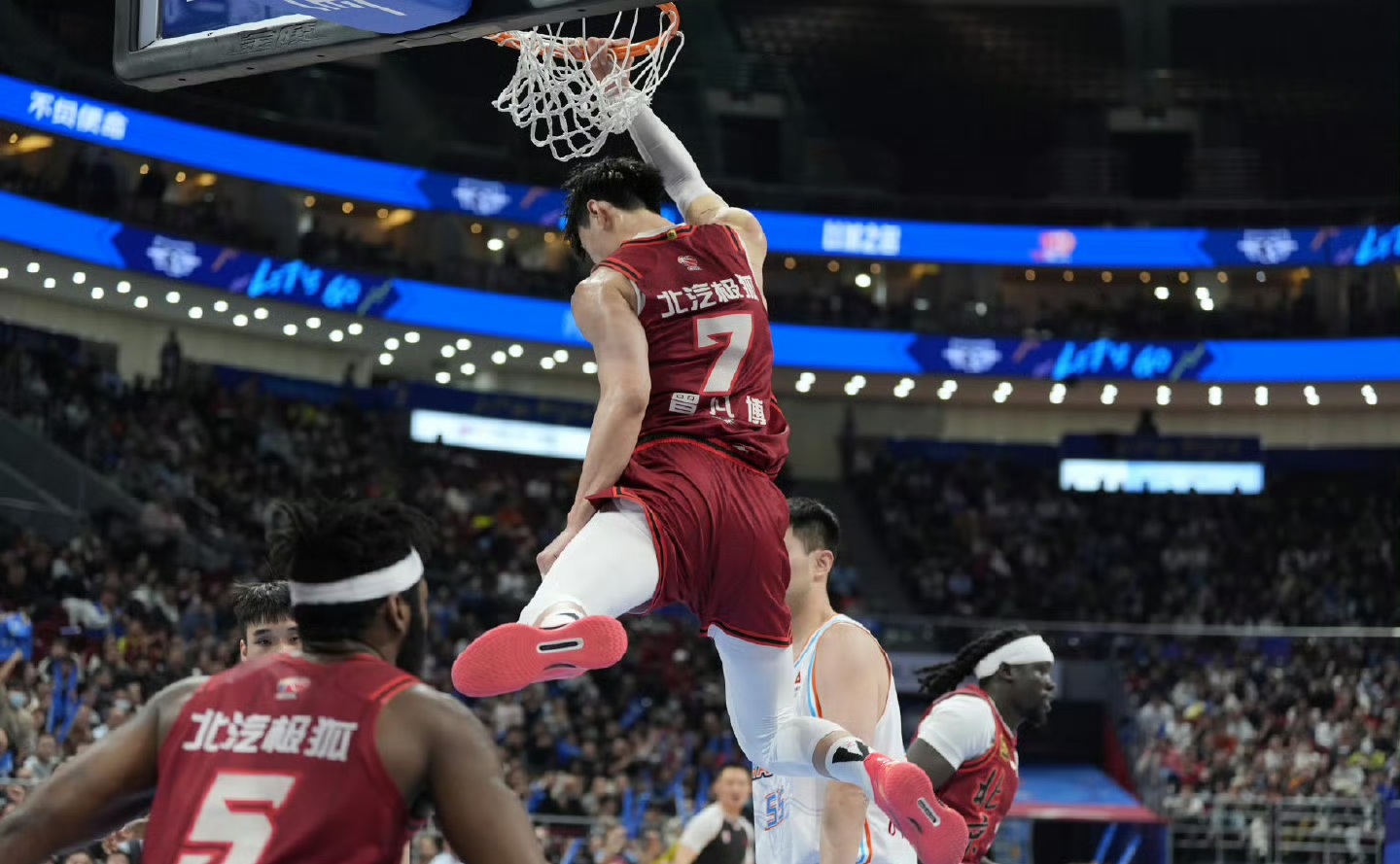 辽宁男篮压倒性优势击败广东队 辽宁男篮压倒性优势击败广东队