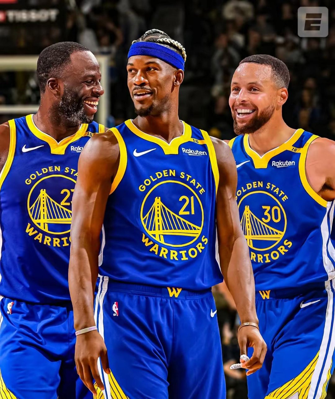 勇士遭逢连败，困境中展现强大团队凝聚力