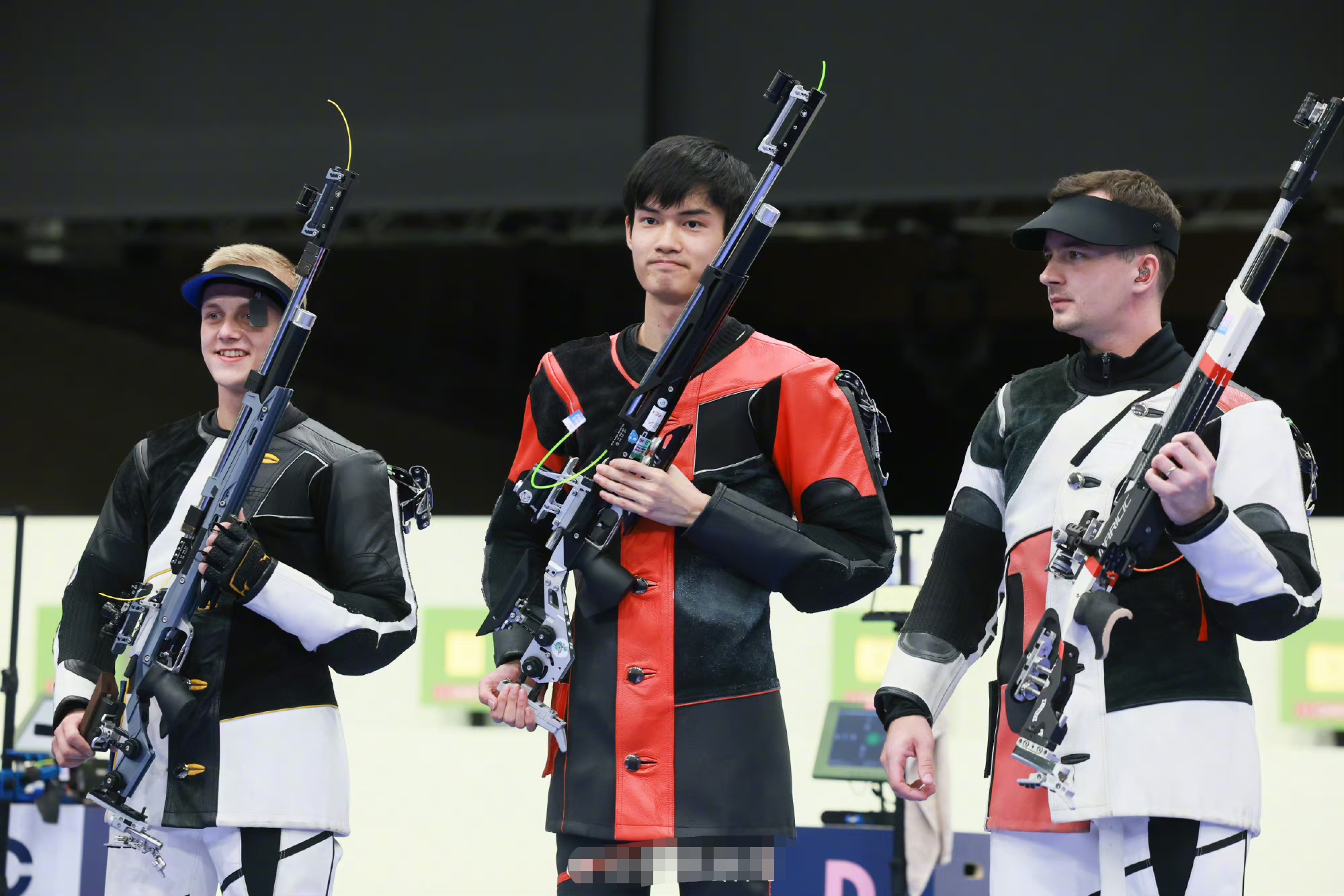 关于超卓表现助球队取胜,运动员们荣耀登顶的信息 关于超卓表现助球队取胜,运动员们荣耀登顶的信息