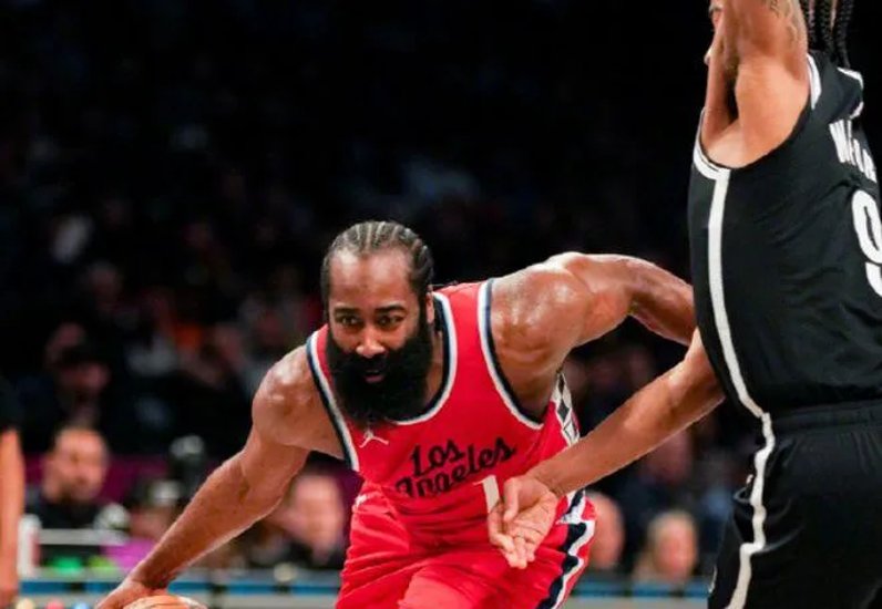 火箭力克篮网,哈登砍下三双表现抢眼 火箭力克篮网,哈登砍下三双表现抢眼