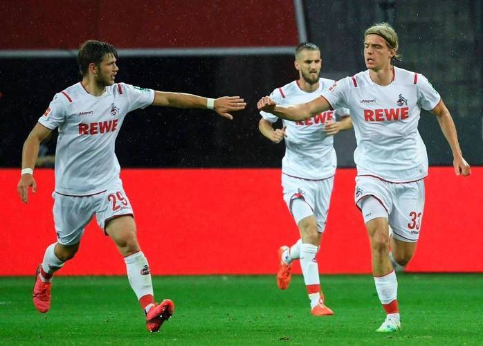 柏林赫塔豪取三分,实力抢眼 柏林赫塔豪取三分,实力抢眼