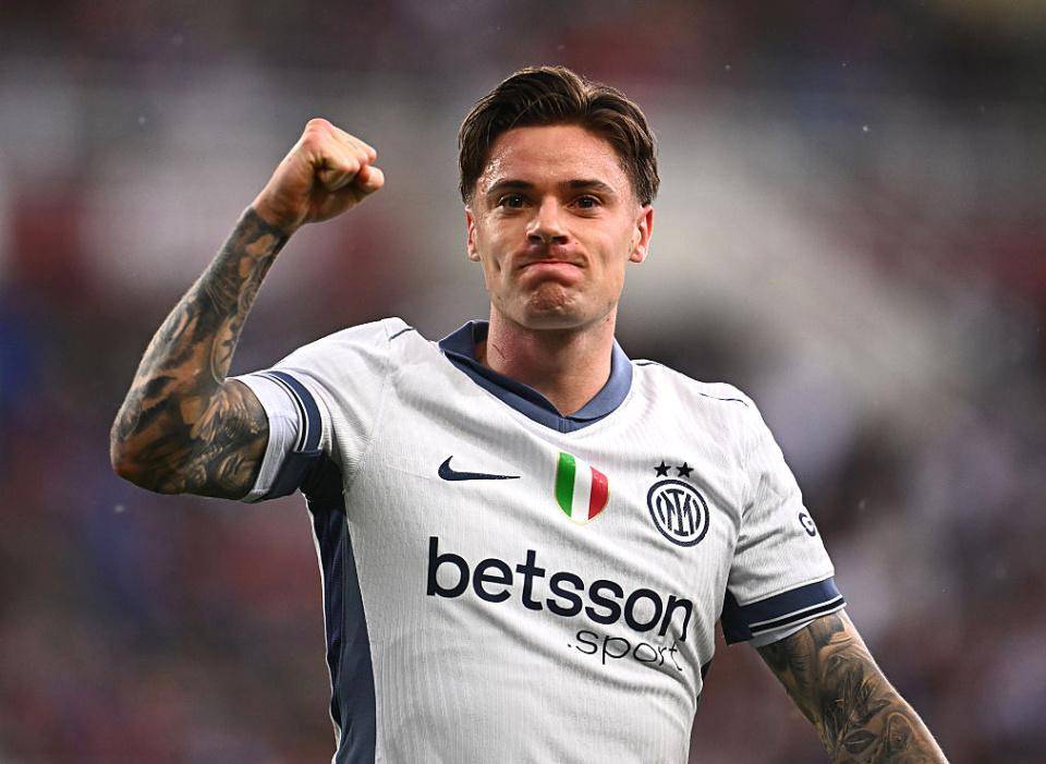 那不勒斯球员纷纷进球,球队士气高涨 那不勒斯球员纷纷进球,球队士气高涨