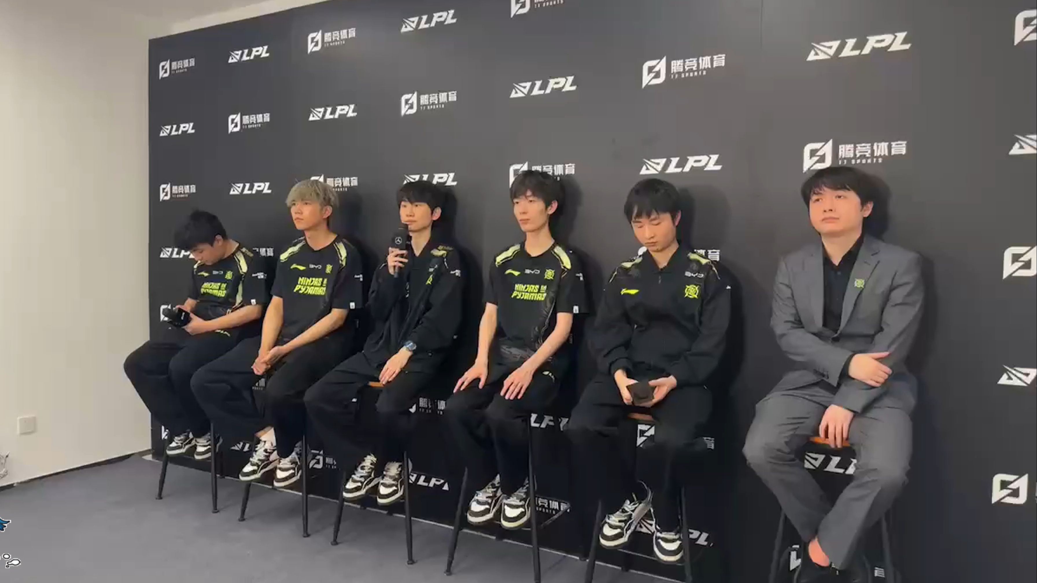 WBG碾压NS,Kanavi成为全场焦点全球总决赛3:2(成都) WBG碾压NS,Kanavi成为全场焦点全球总决赛3:2(成都)