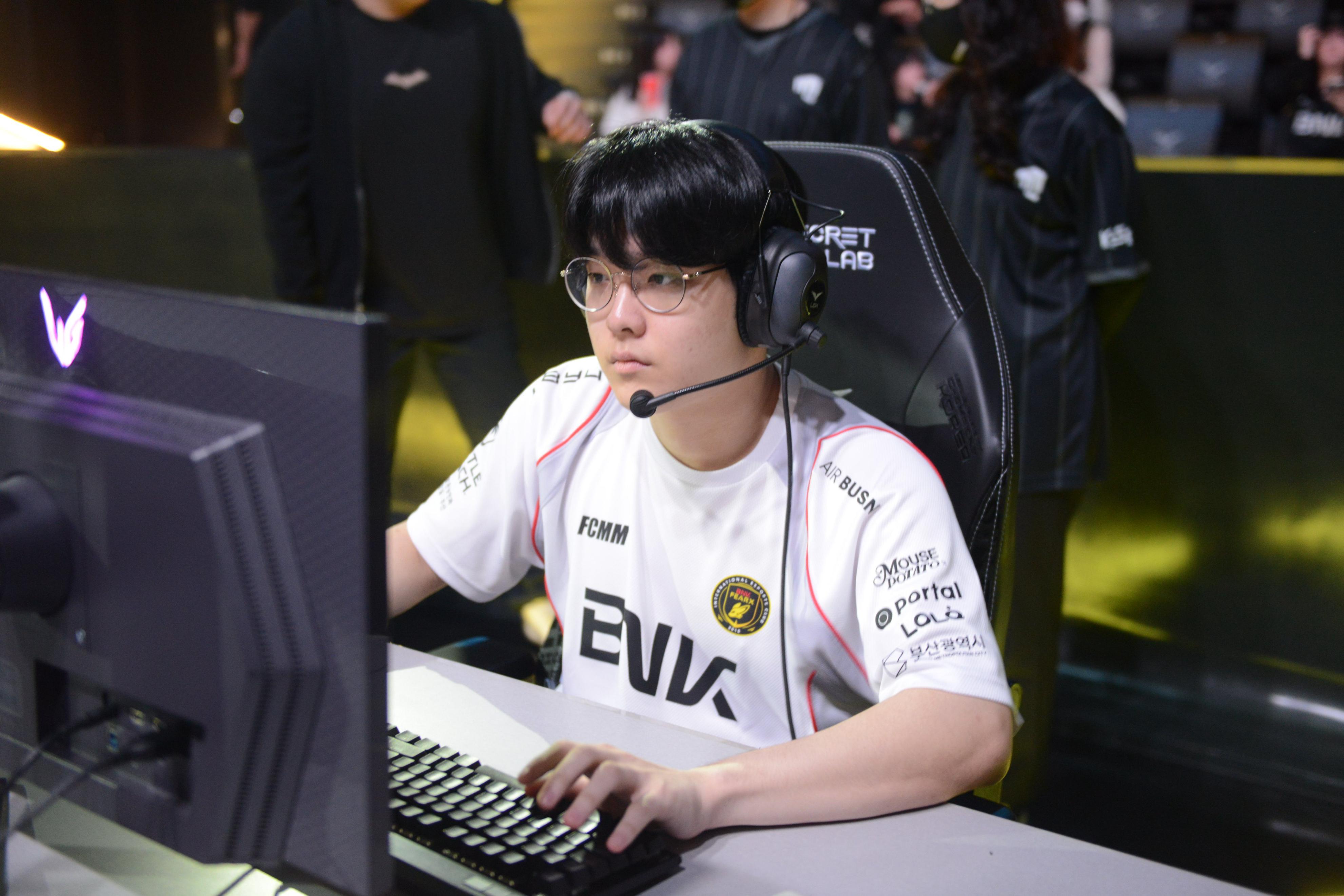 C9轻取FNC,Ruler打出惊人五杀全球总决赛2:1(东京) C9轻取FNC,Ruler打出惊人五杀全球总决赛2:1(东京)