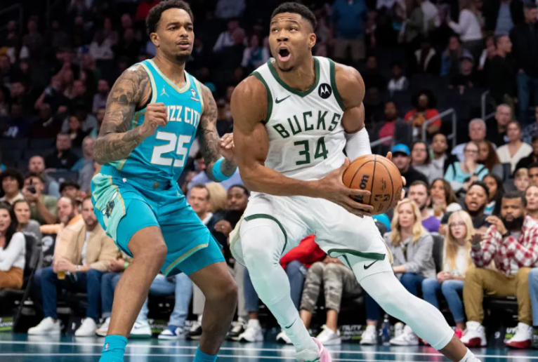 雄鹿客场遇难,字母哥全场33分囊括全队最高得分 雄鹿客场遇难,字母哥全场33分囊括全队最高得分