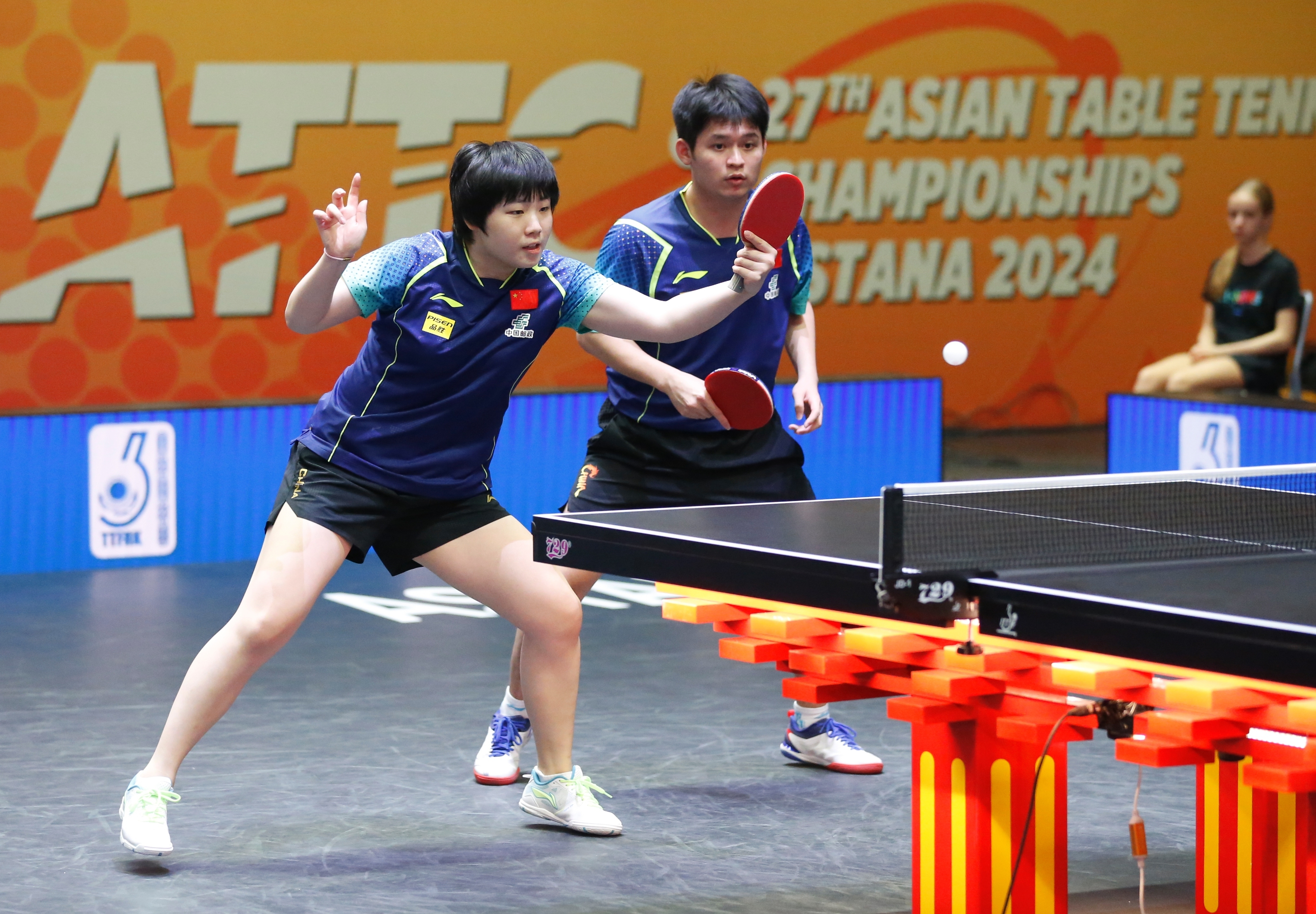 乒乓球混双组合夺冠,默契无间的简单介绍 乒乓球混双组合夺冠,默契无间的简单介绍