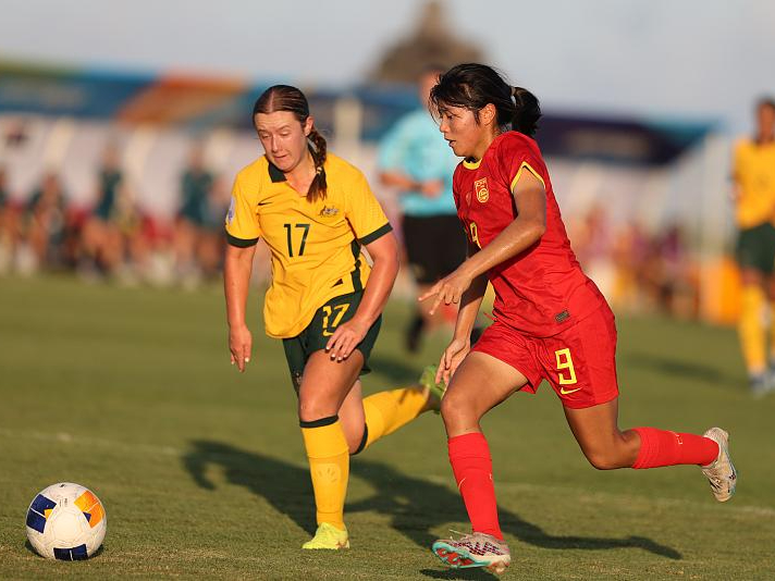 中国女足球员不懈训练,志在非凡冠军的简单介绍 中国女足球员不懈训练,志在非凡冠军的简单介绍