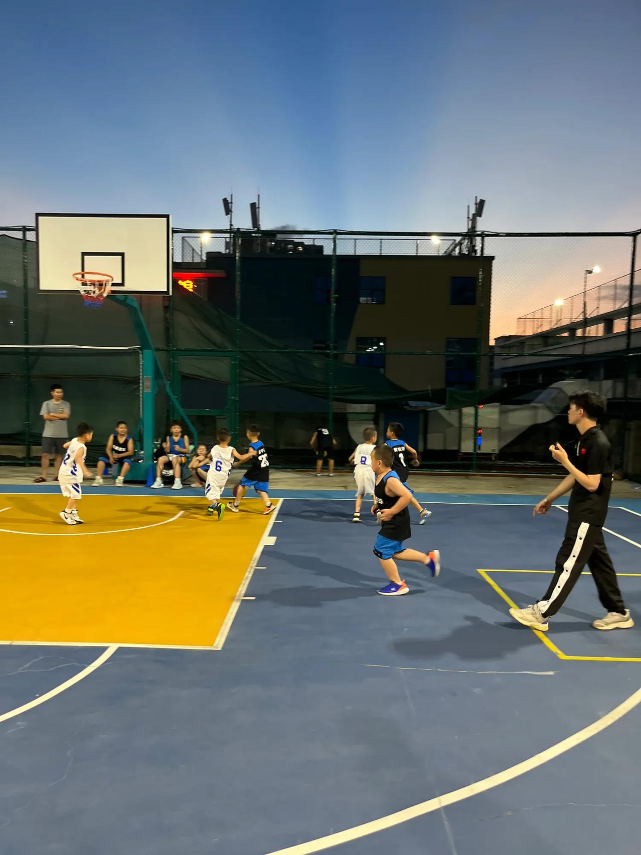 开拓者队全队备战迎接新一轮比赛,士气高昂的简单介绍 开拓者队全队备战迎接新一轮比赛,士气高昂的简单介绍