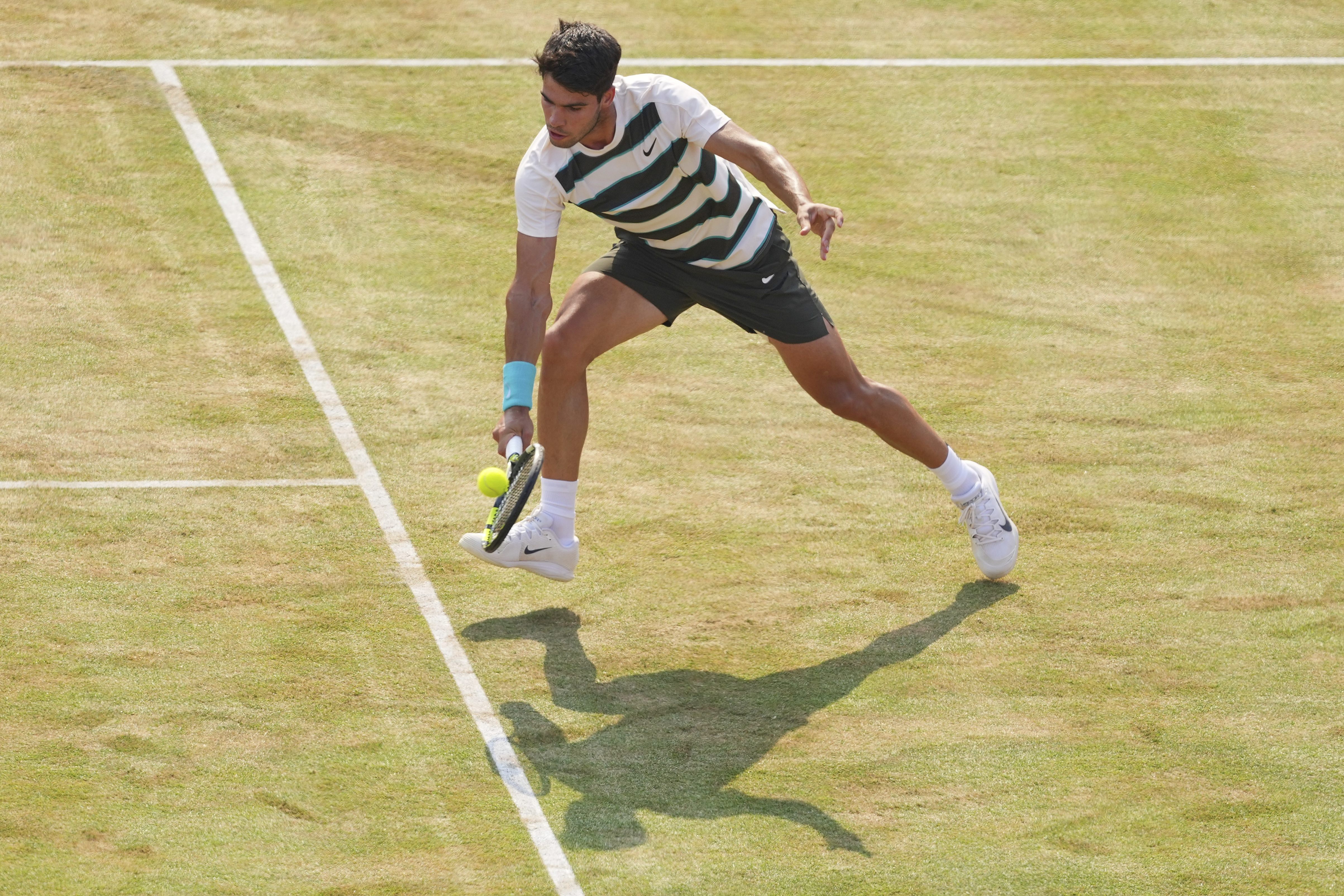 日本网球队鏖战英国网球队,阿尔卡拉斯绝境逆转的简单介绍 日本网球队鏖战英国网球队,阿尔卡拉斯绝境逆转的简单介绍