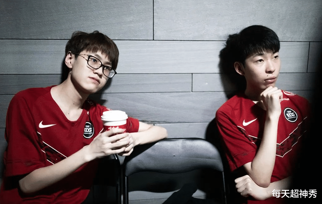 包含EDG翻盘DRX,Kanavi三分雨点燃全场的词条 包含EDG翻盘DRX,Kanavi三分雨点燃全场的词条